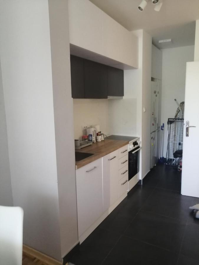1 Apartment *